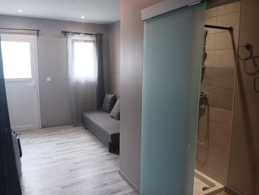 Chambre & Sdb Privee Avec Piscine En Bord De Via Rhona Sarras Exterior foto